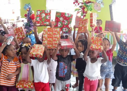 Sandals Foundation and Hasbro Gifts over 15,000 Toys for the Holidays!